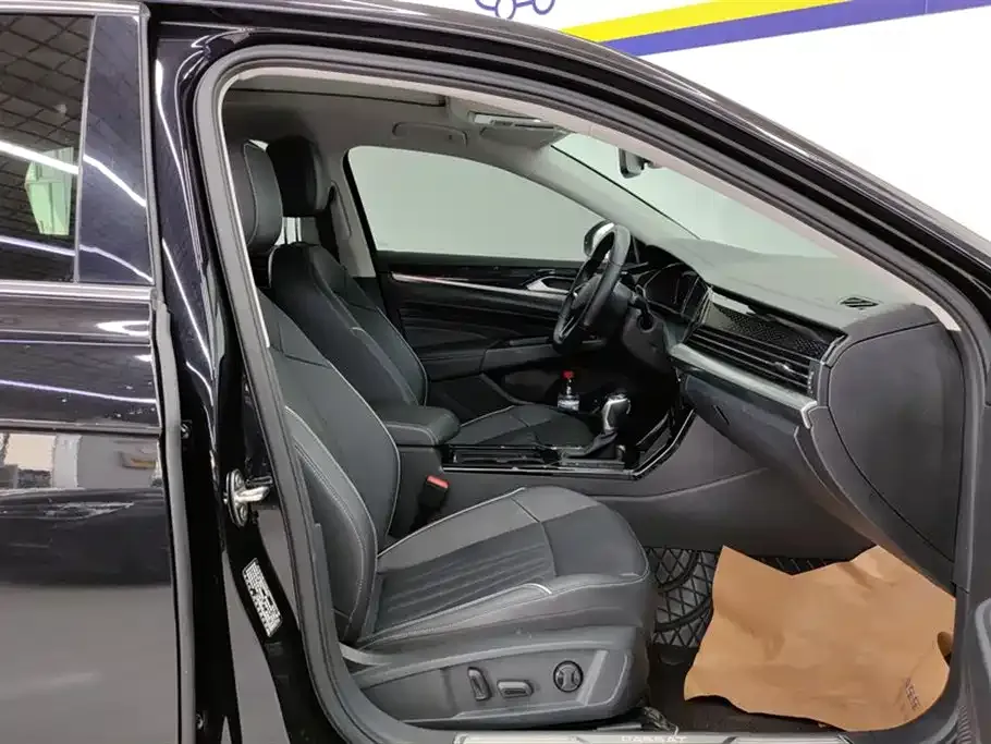 Volkswagen Passat 2023 из CN, фото 8