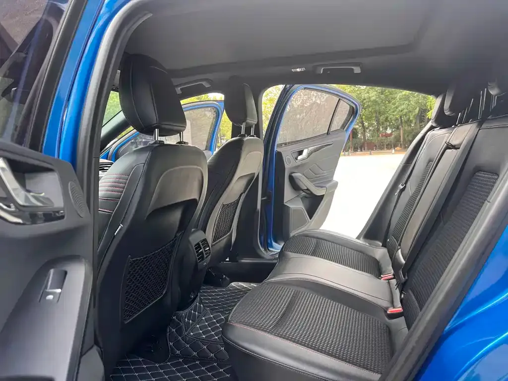 Ford Focus 2021 из CN, фото 6