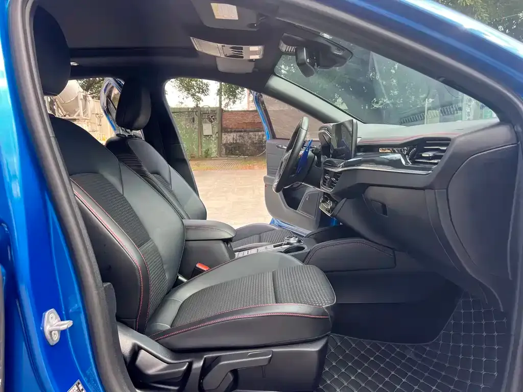 Ford Focus 2021 из CN, фото 7