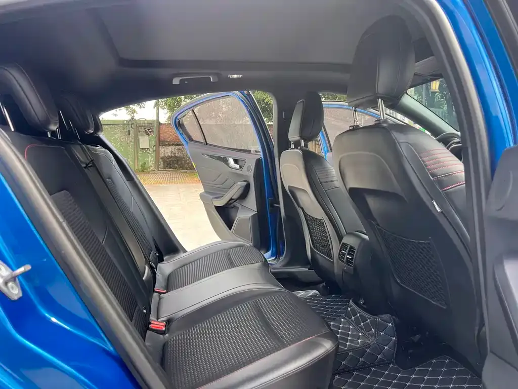 Ford Focus 2021 из CN, фото 8