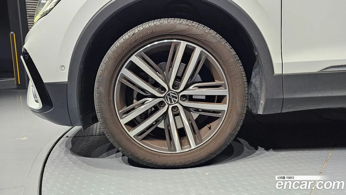 Volkswagen Tiguan — фото 5