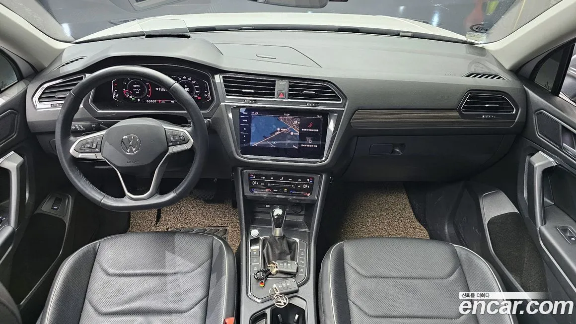 Volkswagen Tiguan — фото 7