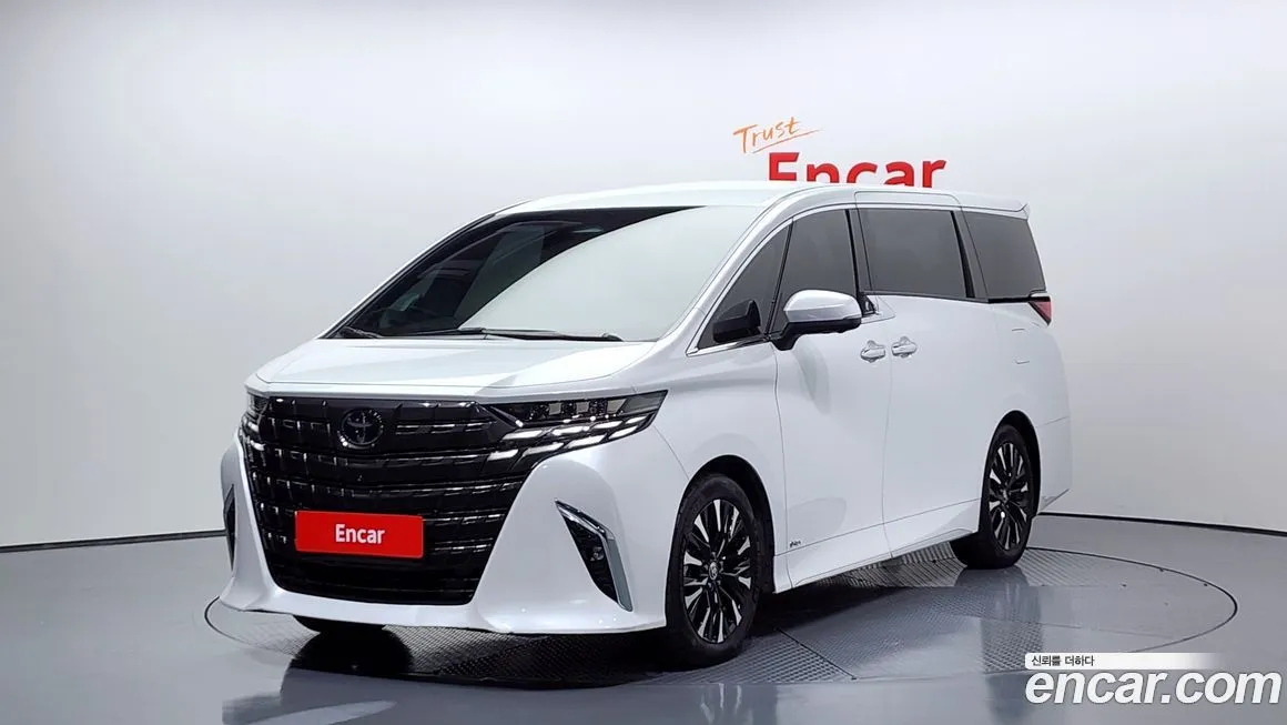 Toyota Alphard — фото 1
