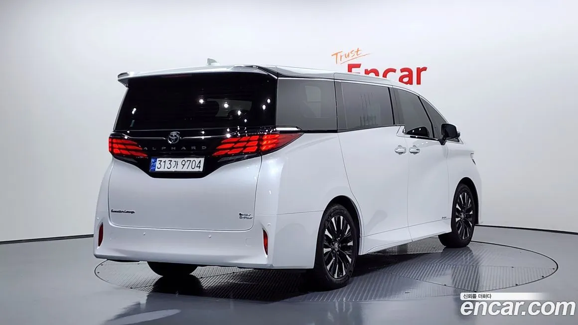 Toyota Alphard — фото 2