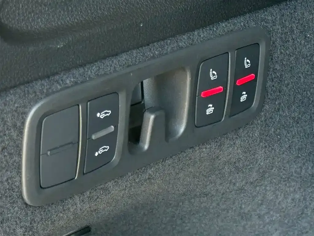 Audi Q7 2021 из CN, фото 10