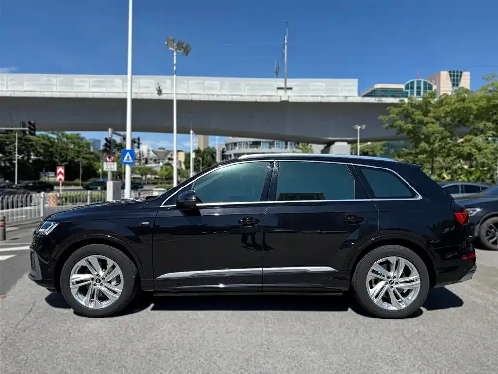 Audi Q7 2021 из CN, фото 3