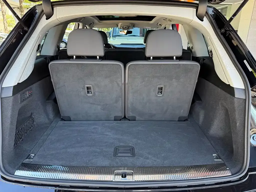 Audi Q7 2021 из CN, фото 9