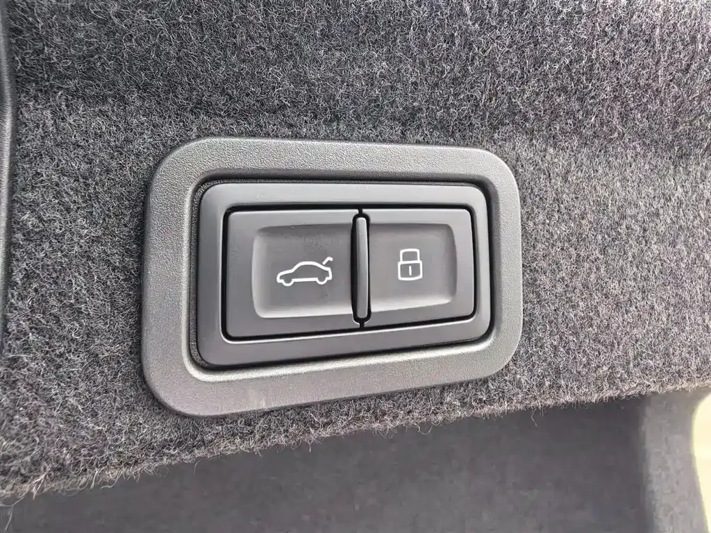 Audi A6L 2024 из CN, фото 10