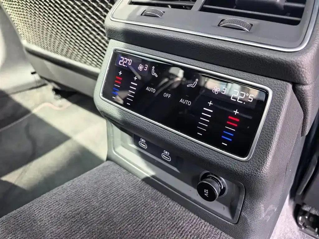 Audi A6L 2024 из CN, фото 6