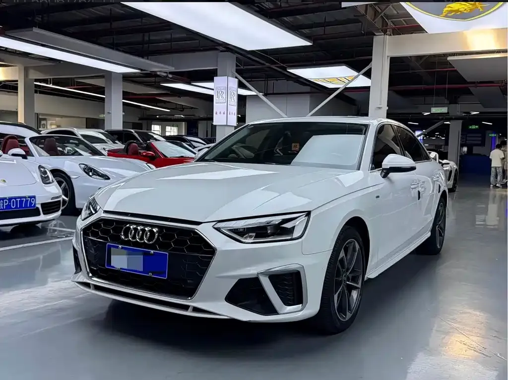 Audi A4L 2022 из CN, фото 1