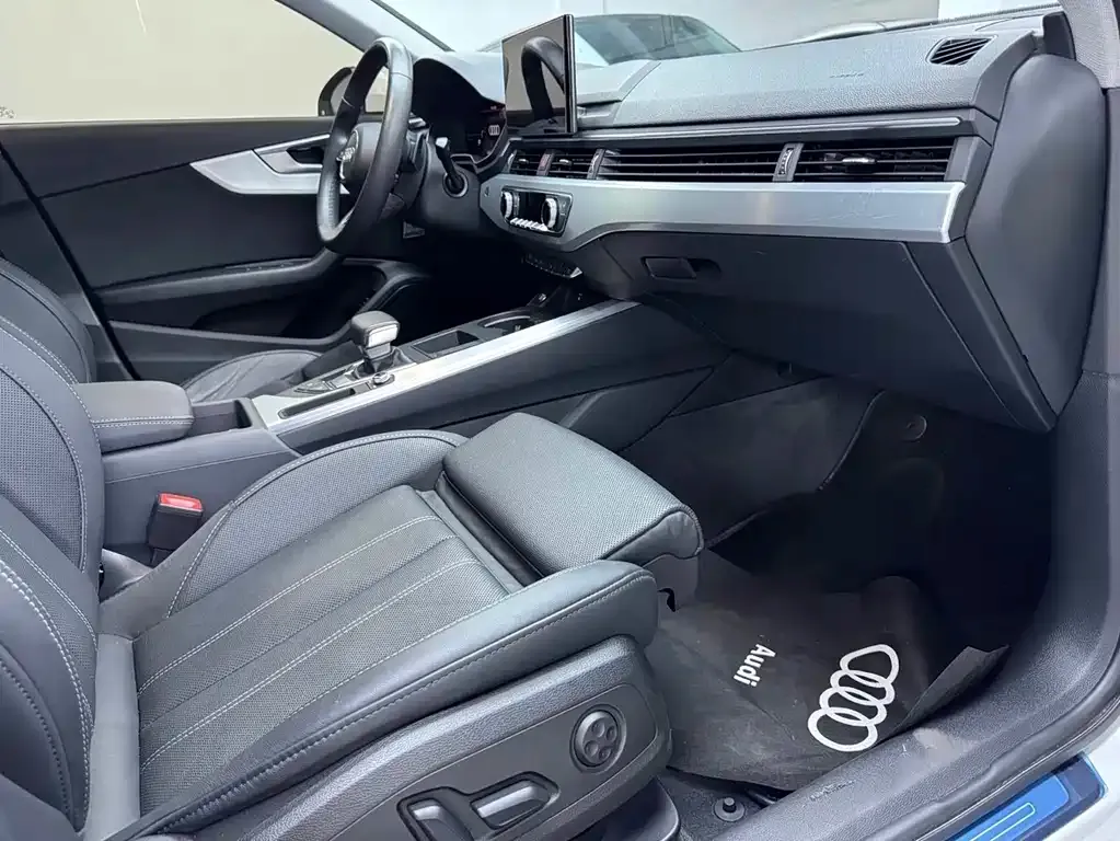 Audi A4L 2022 из CN, фото 10