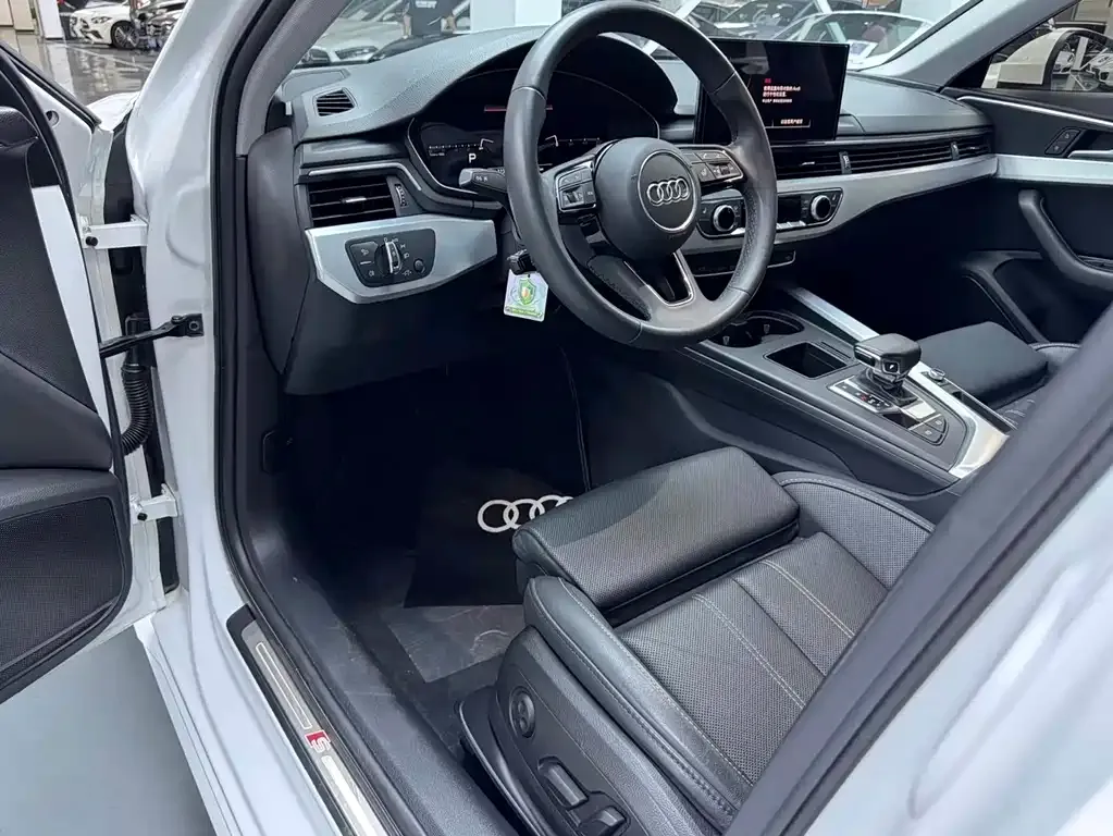 Audi A4L 2022 из CN, фото 5