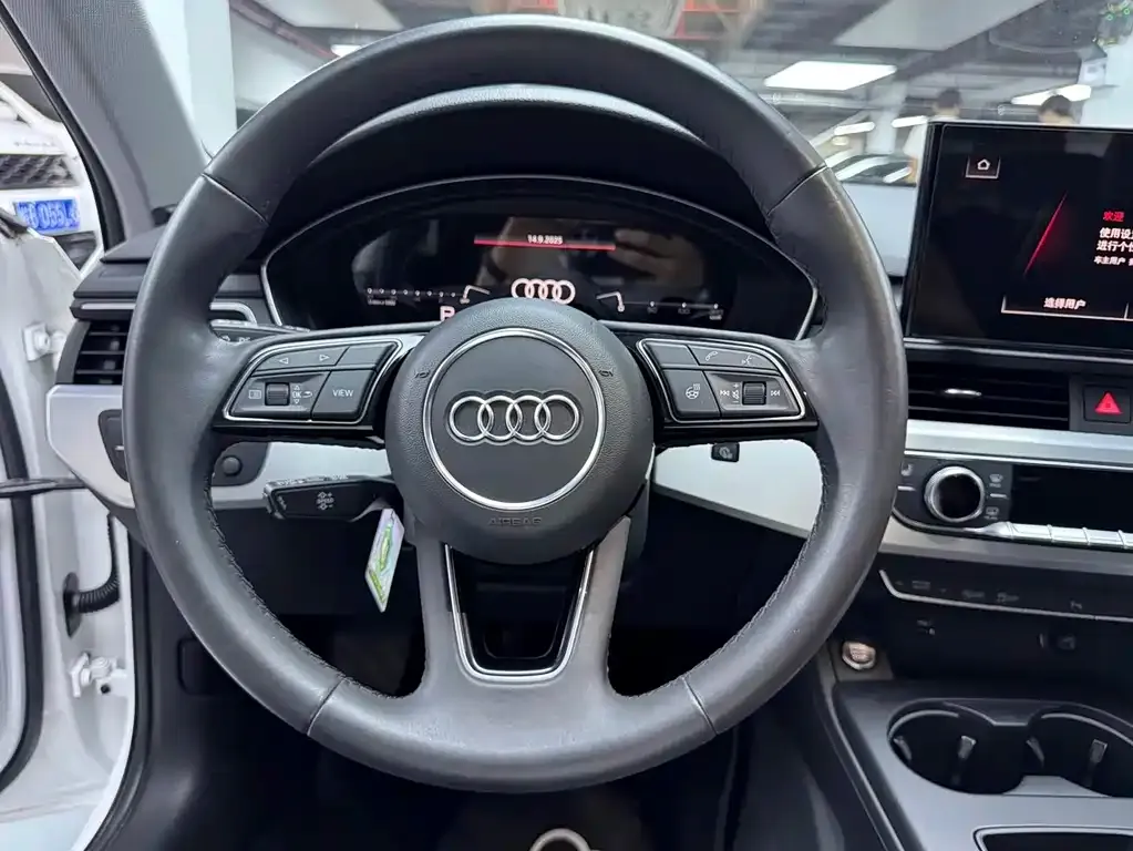Audi A4L 2022 из CN, фото 6