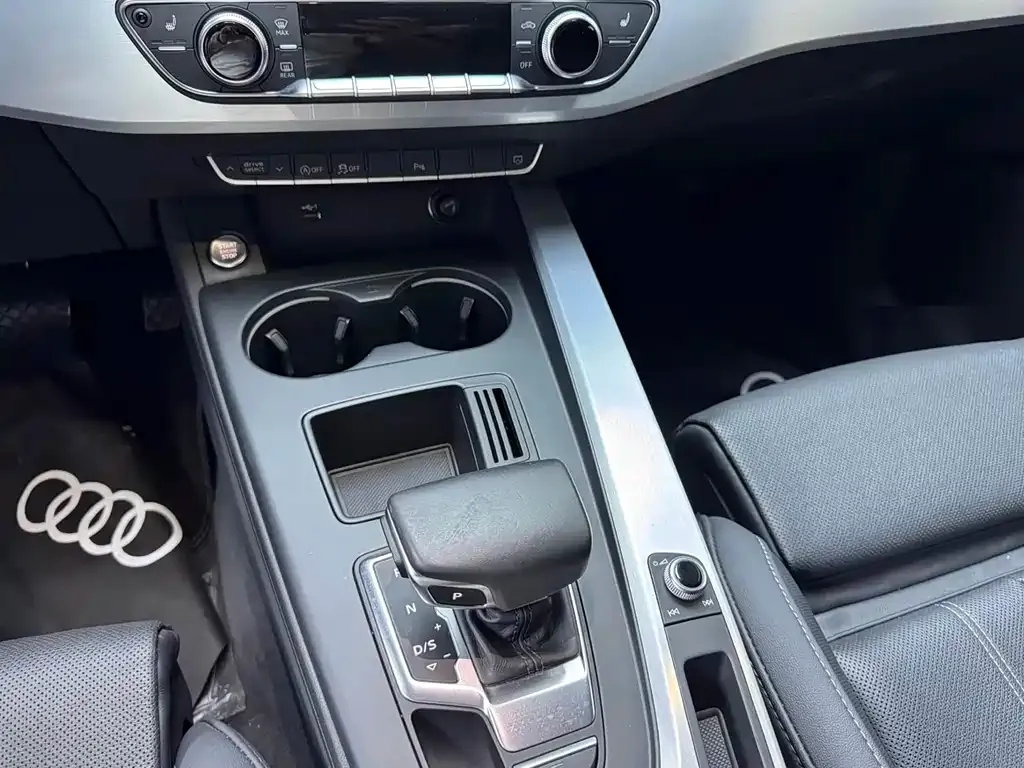 Audi A4L 2022 из CN, фото 8