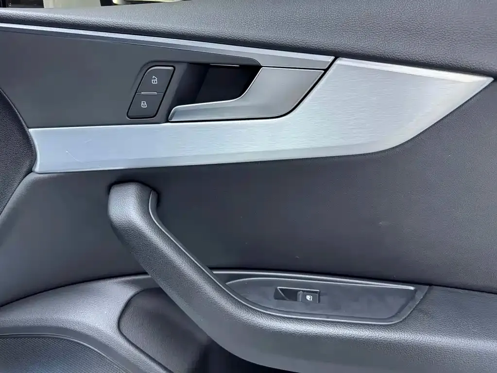 Audi A4L 2022 из CN, фото 9