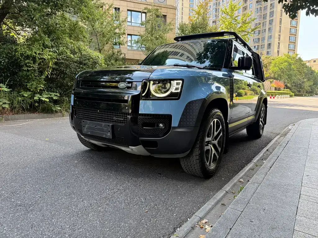 Land Rover Defender — фото 1