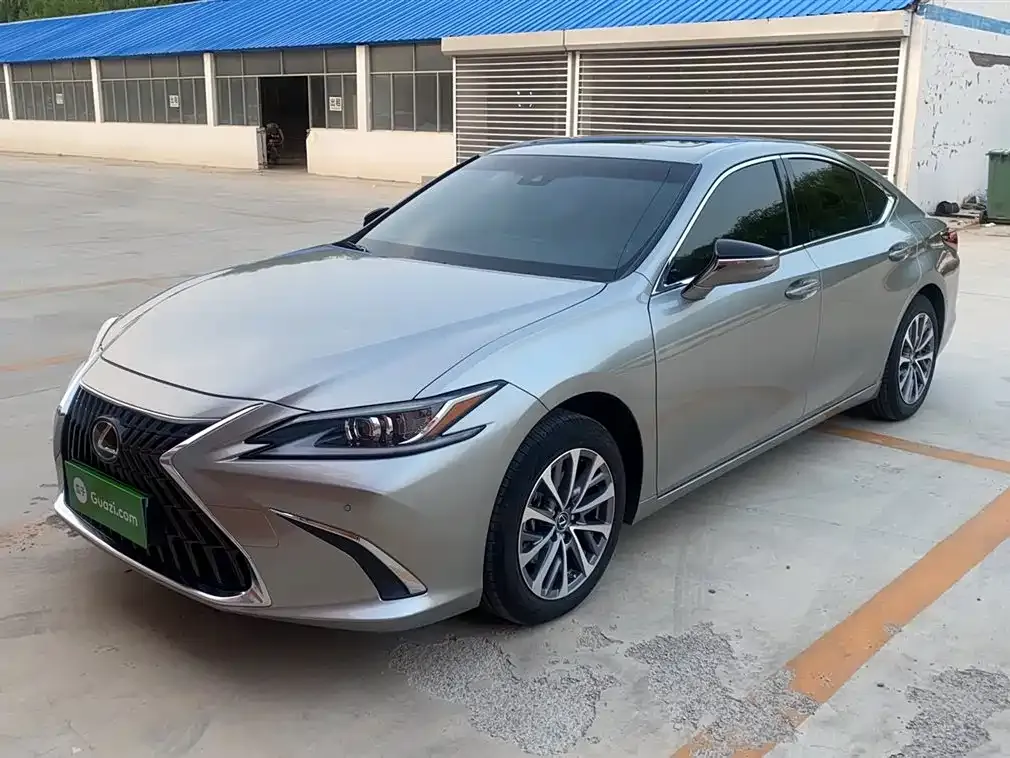 Lexus ES — фото 1
