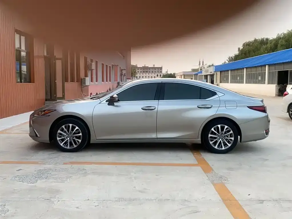 Lexus ES — фото 7