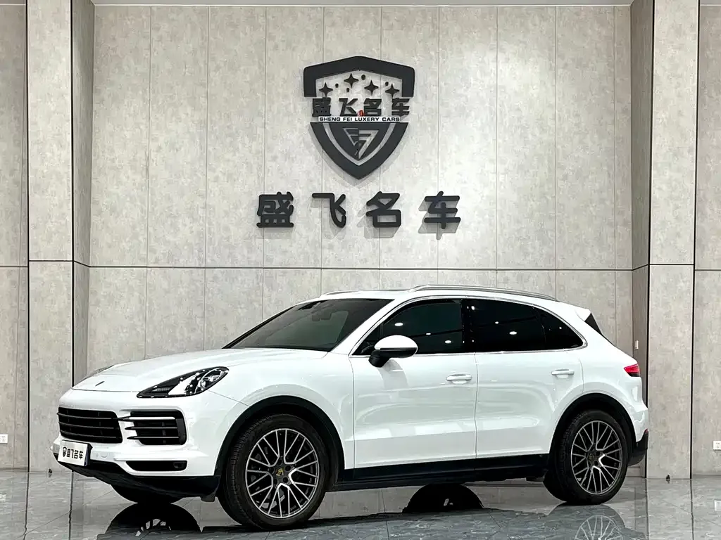 Porsche Cayenne — фото 1