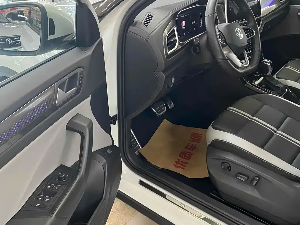 Volkswagen T-Roc 2023 из CN, фото 5