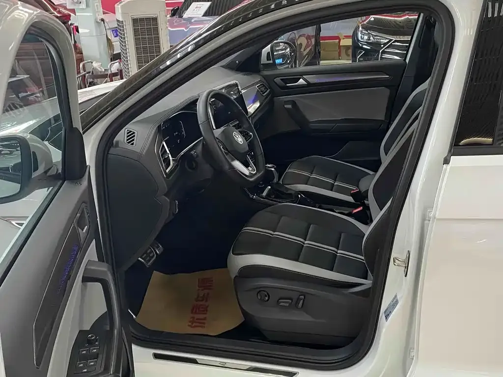 Volkswagen T-Roc 2023 из CN, фото 6