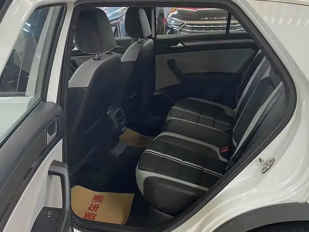 Volkswagen T-Roc 2023 из CN, фото 7