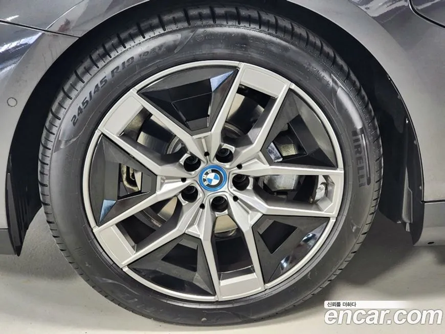 BMW 5-Series 2025 из KR, фото 5