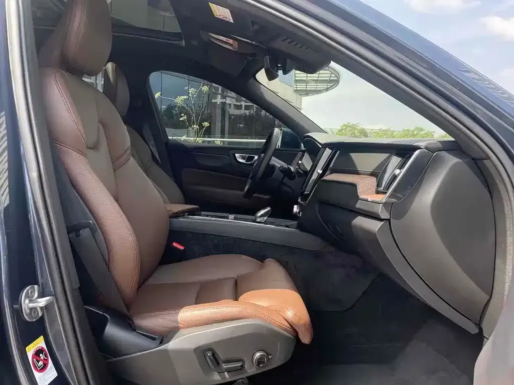 Volvo XC60 2023 из CN, фото 7