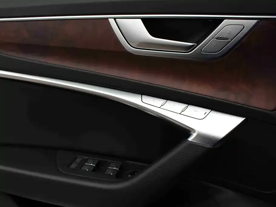 Audi A6L — фото 7