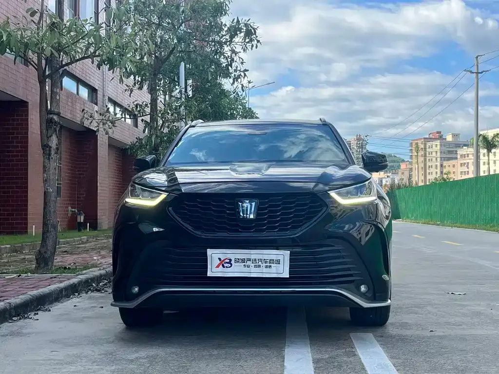 Toyota Crown Kluger 2023 из CN, фото 2