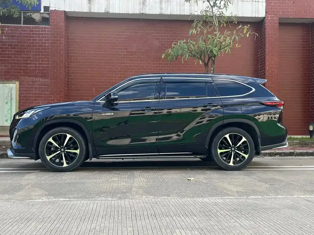 Toyota Crown Kluger 2023 из CN, фото 3