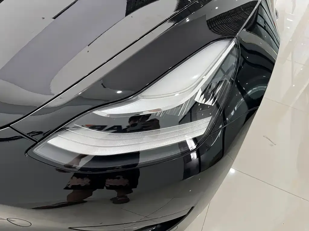 Tesla Model 3 — фото 10