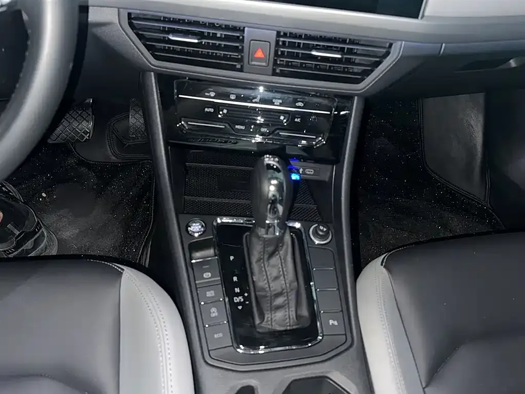 Volkswagen Bora 2023 из CN, фото 7