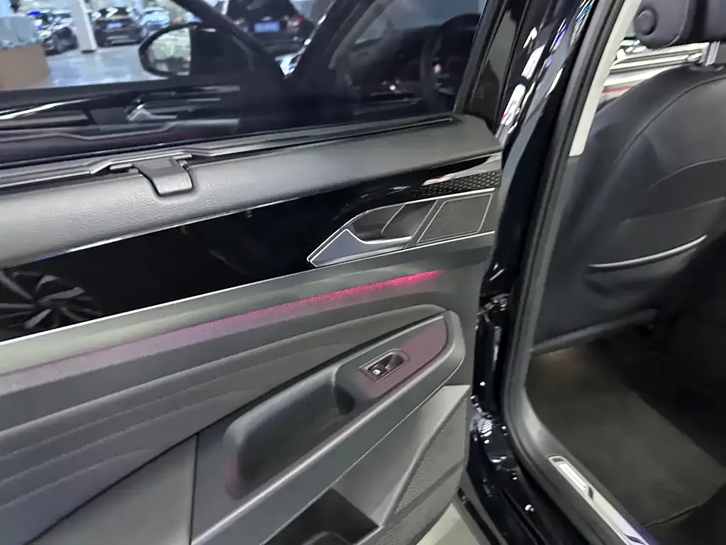 Volkswagen Passat 2023 из CN, фото 10