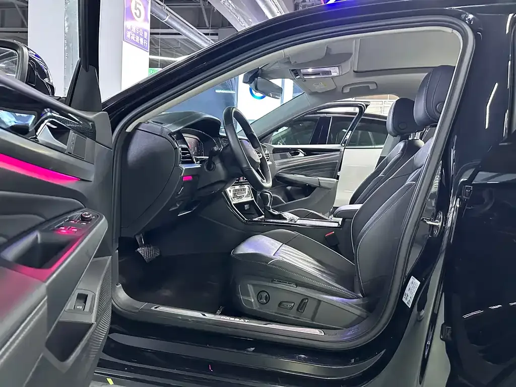 Volkswagen Passat 2023 из CN, фото 4