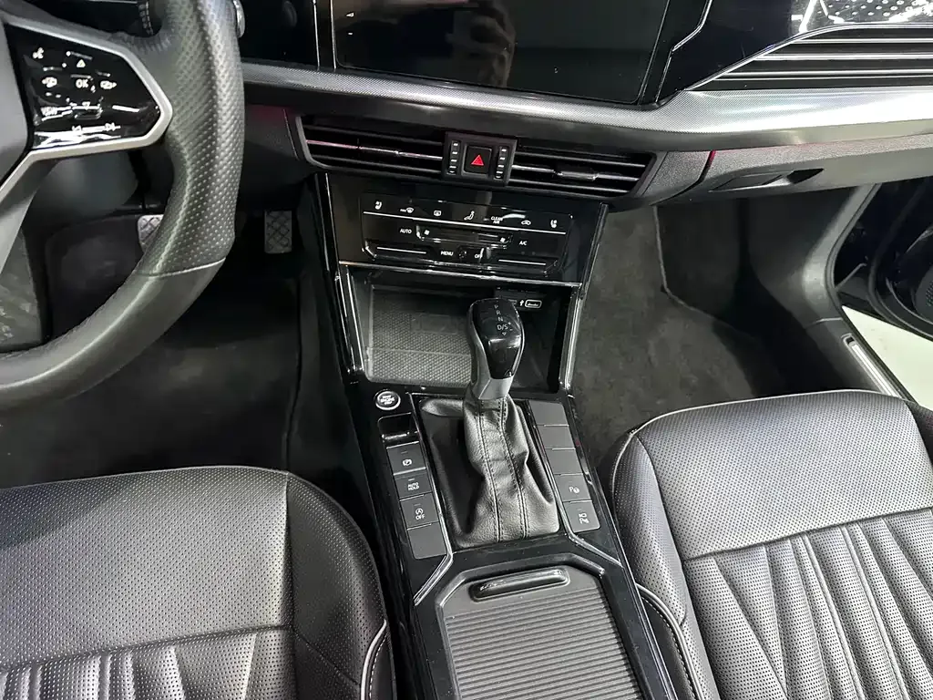 Volkswagen Passat 2023 из CN, фото 8