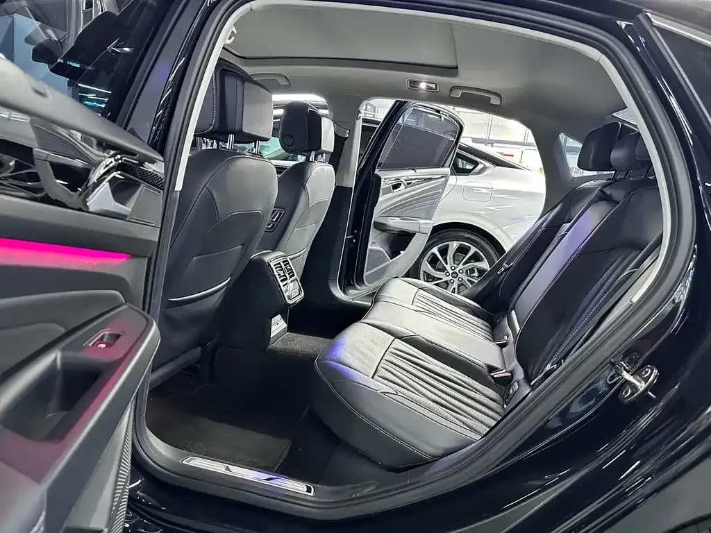 Volkswagen Passat 2023 из CN, фото 9