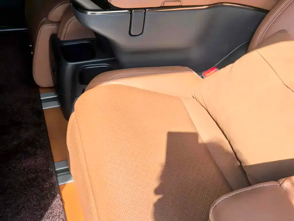 Toyota Alphard — фото 10