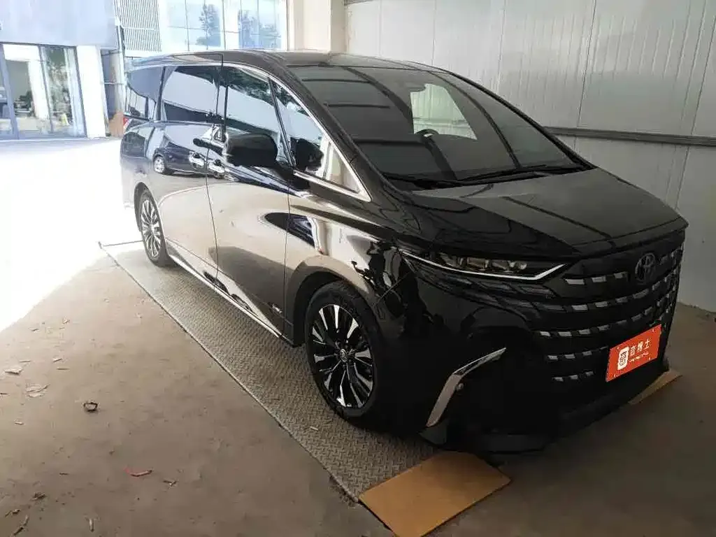 Toyota Alphard — фото 3