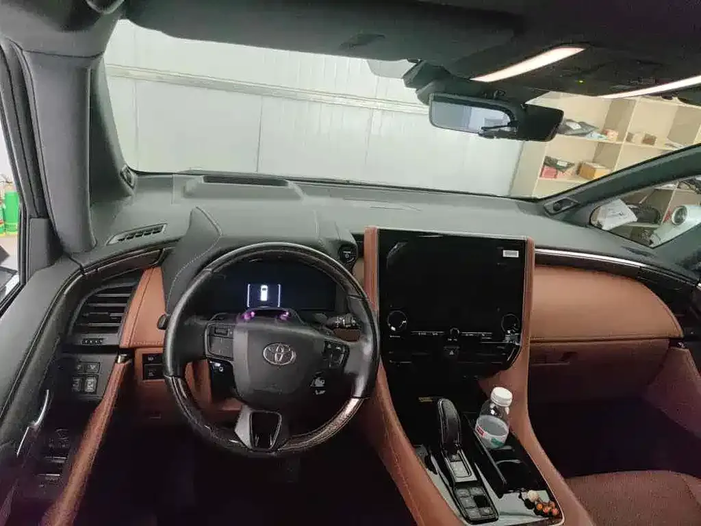 Toyota Alphard — фото 4