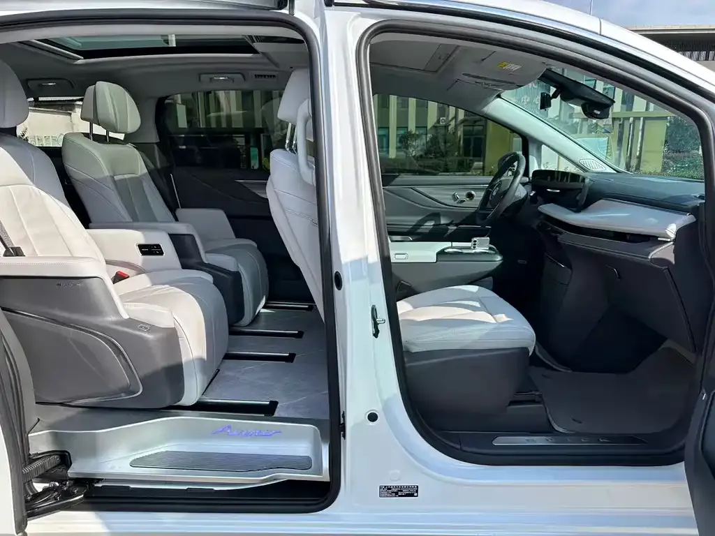 Buick GL8 2025 из CN, фото 8
