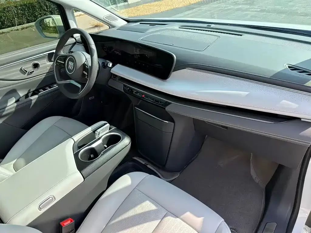 Buick GL8 2025 из CN, фото 9