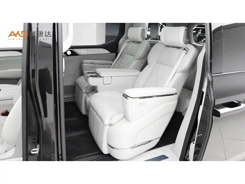 Volvo EM90 2024 из CN, фото 7