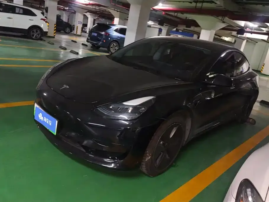 Tesla Model 3 — фото 1