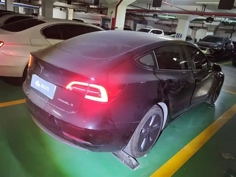 Tesla Model 3 — фото 3