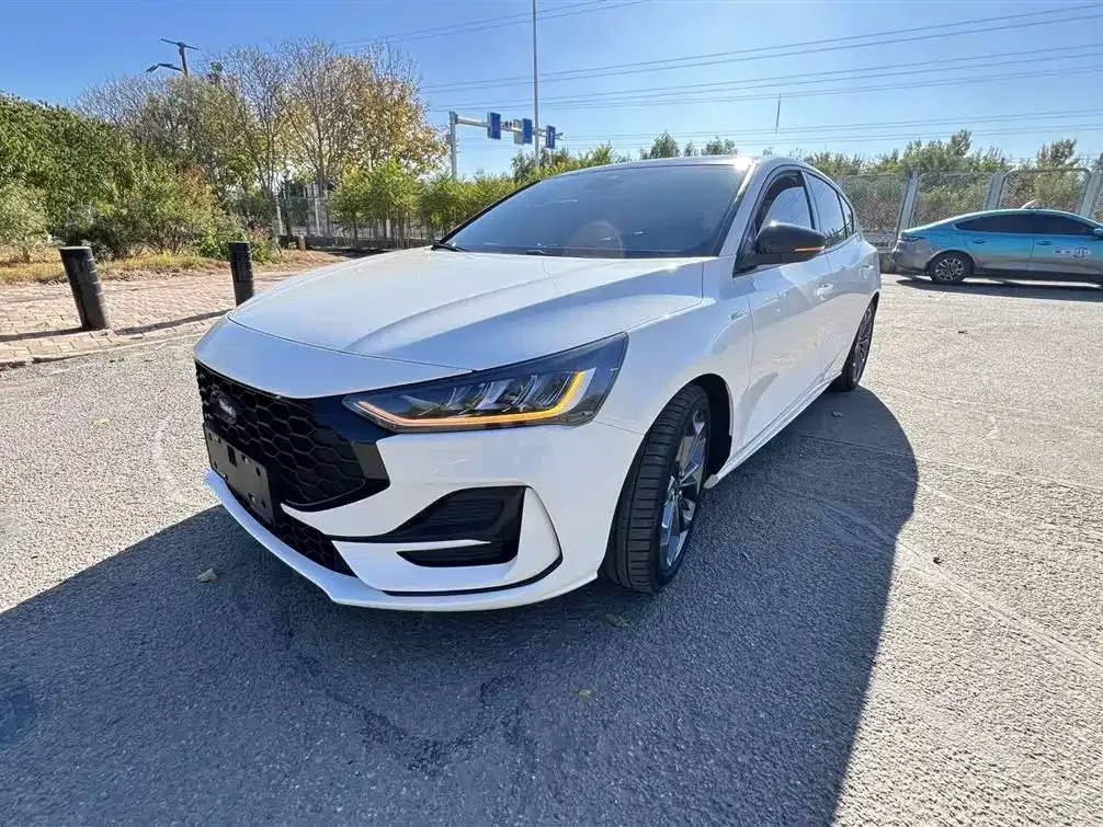 Ford Focus 2023 из CN, фото 1