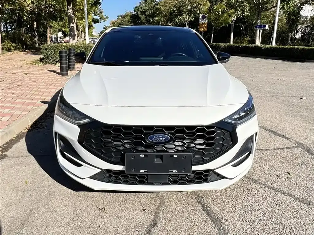 Ford Focus 2023 из CN, фото 2