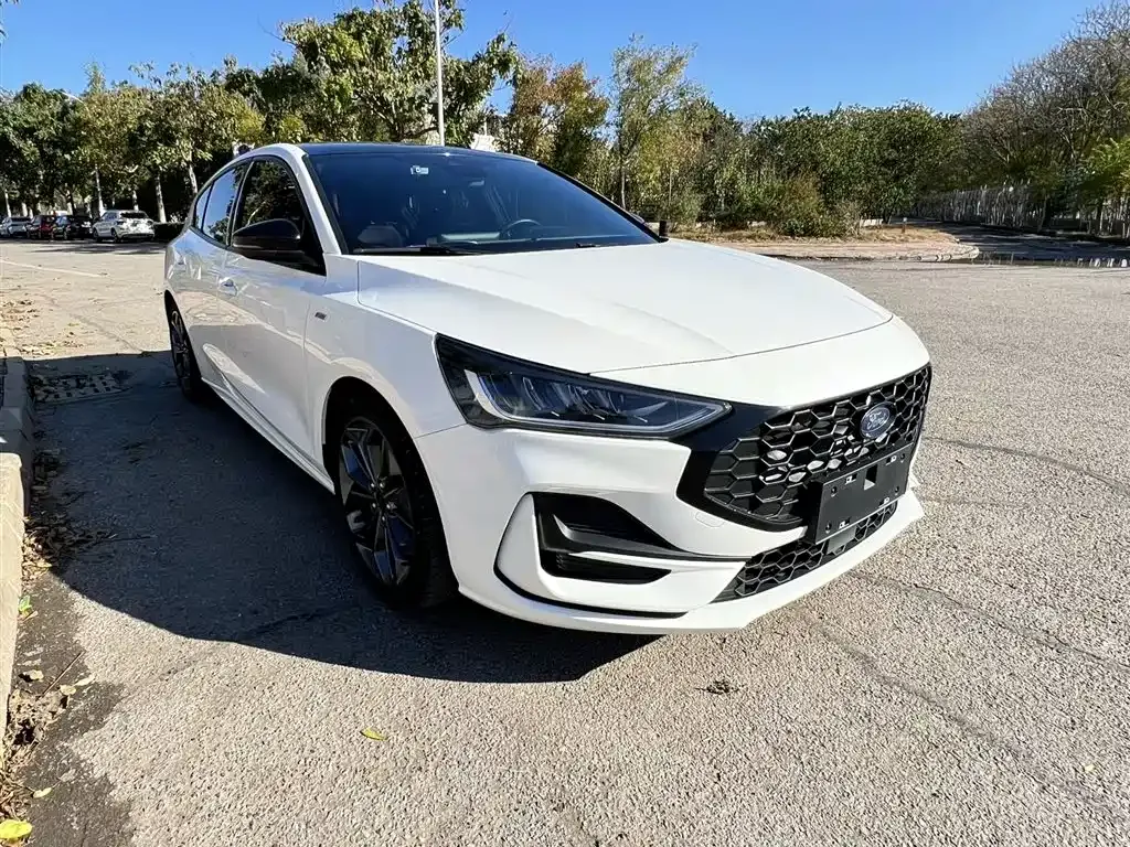 Ford Focus 2023 из CN, фото 3