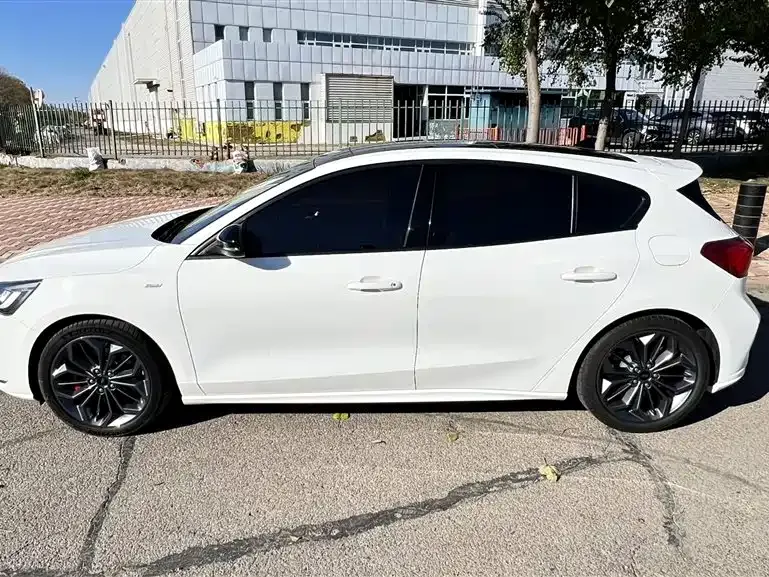 Ford Focus 2023 из CN, фото 4