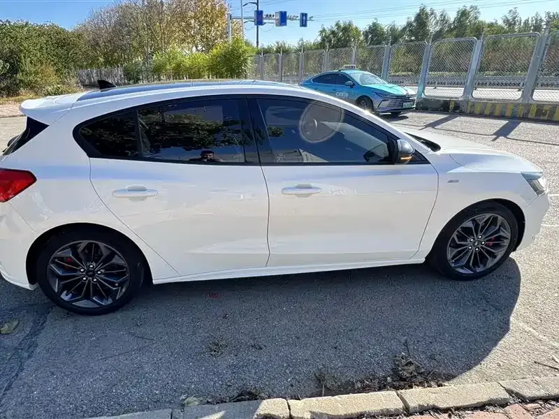 Ford Focus 2023 из CN, фото 5